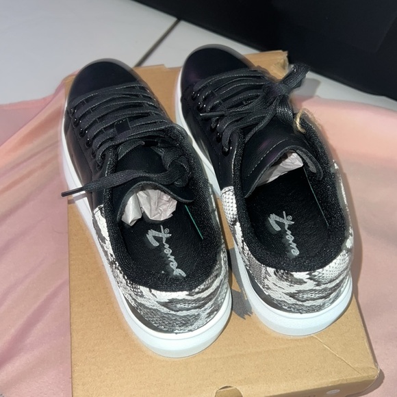 NWT Seven7 Miki sneakers Black/Snake Size 7 - Picture 4 of 5